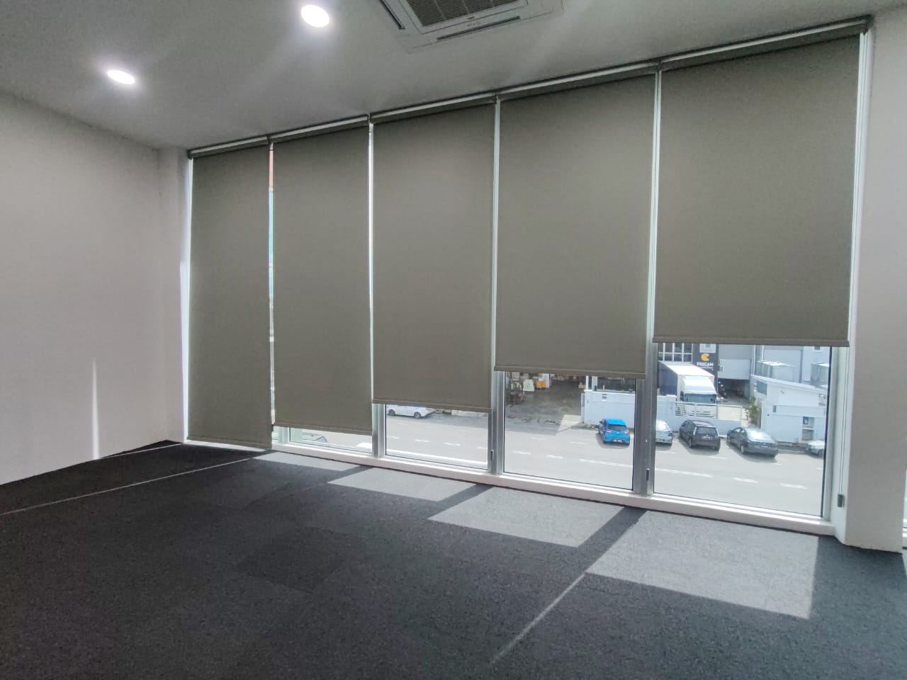 BLACKOUT 100 ROLLER BLINDS